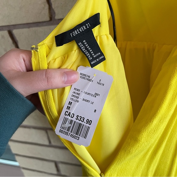 Yellow dress - Picture 2 of 9